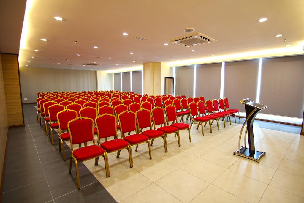 ปูตาตาน แพลตตินั่ม โฮเต็ล Hotel โกตาคินาบาลู ภายนอก รูปภาพ