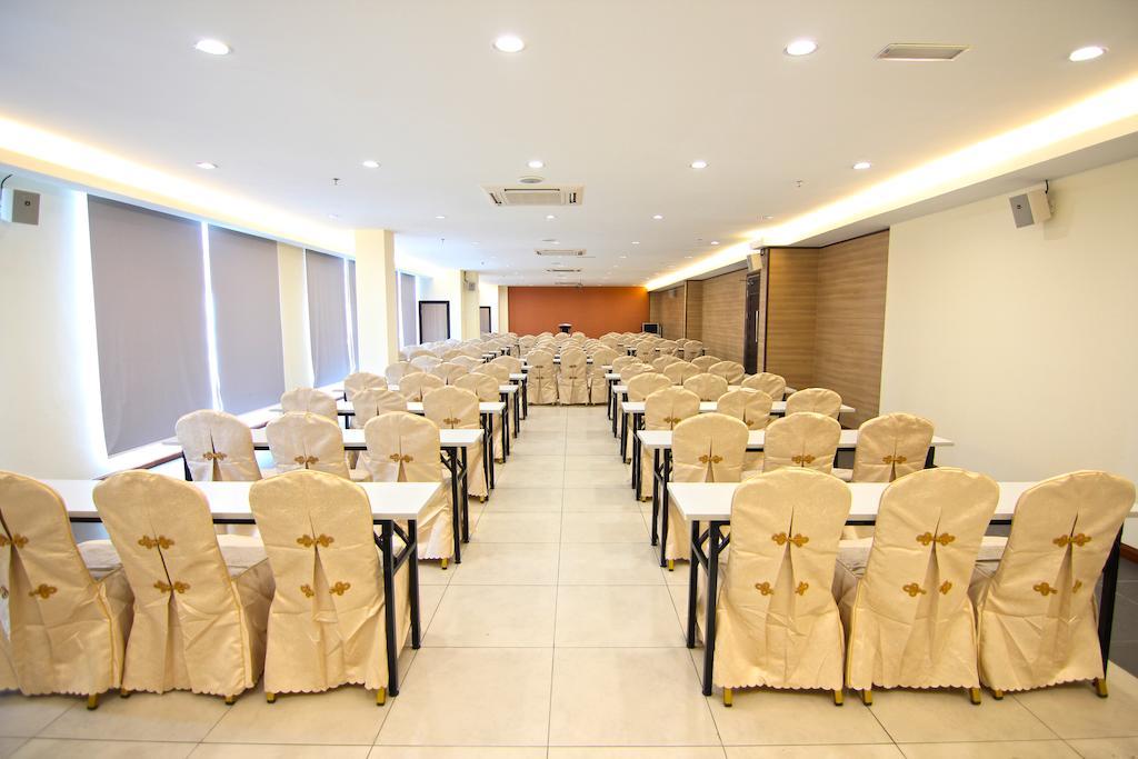 ปูตาตาน แพลตตินั่ม โฮเต็ล Hotel โกตาคินาบาลู ภายนอก รูปภาพ