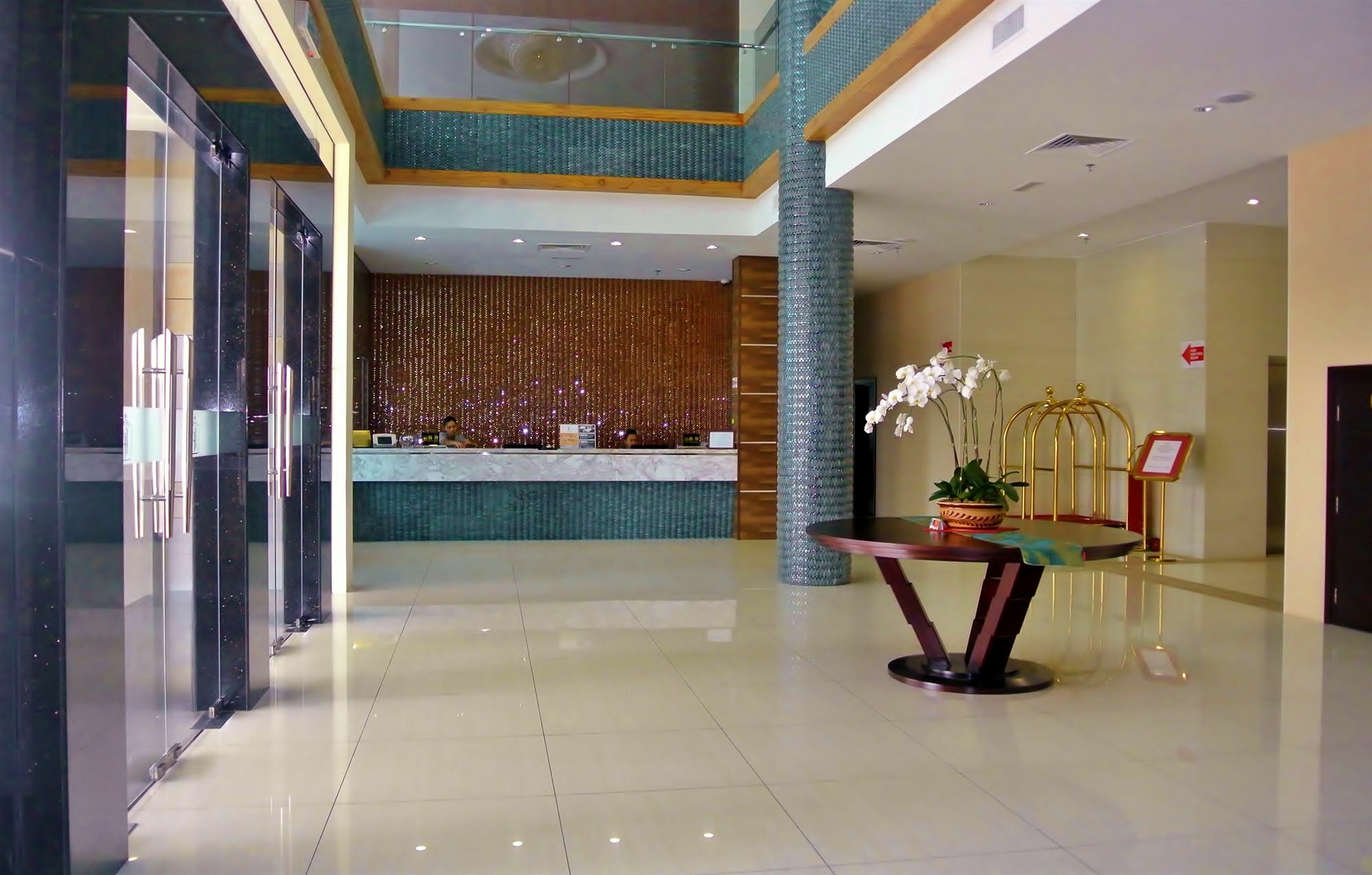 ปูตาตาน แพลตตินั่ม โฮเต็ล Hotel โกตาคินาบาลู ภายนอก รูปภาพ